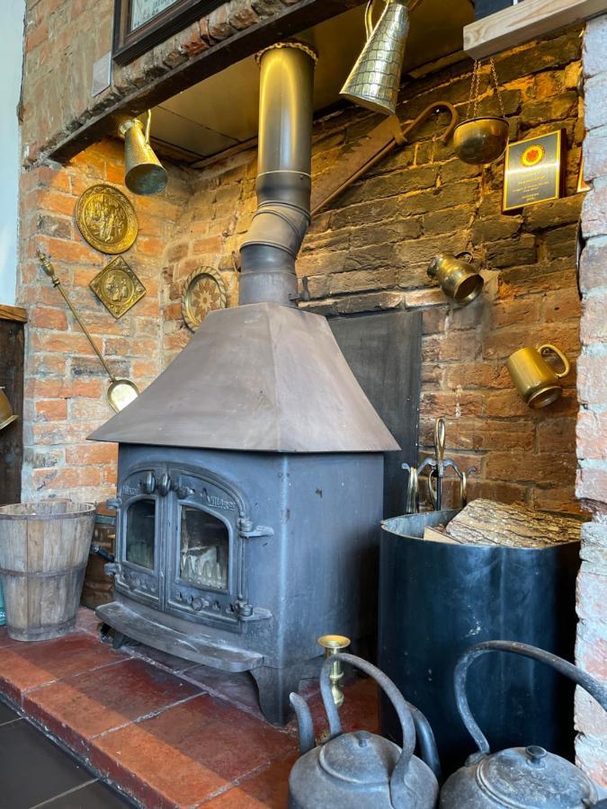 Red Lion Inn Sidbury Екстер'єр фото