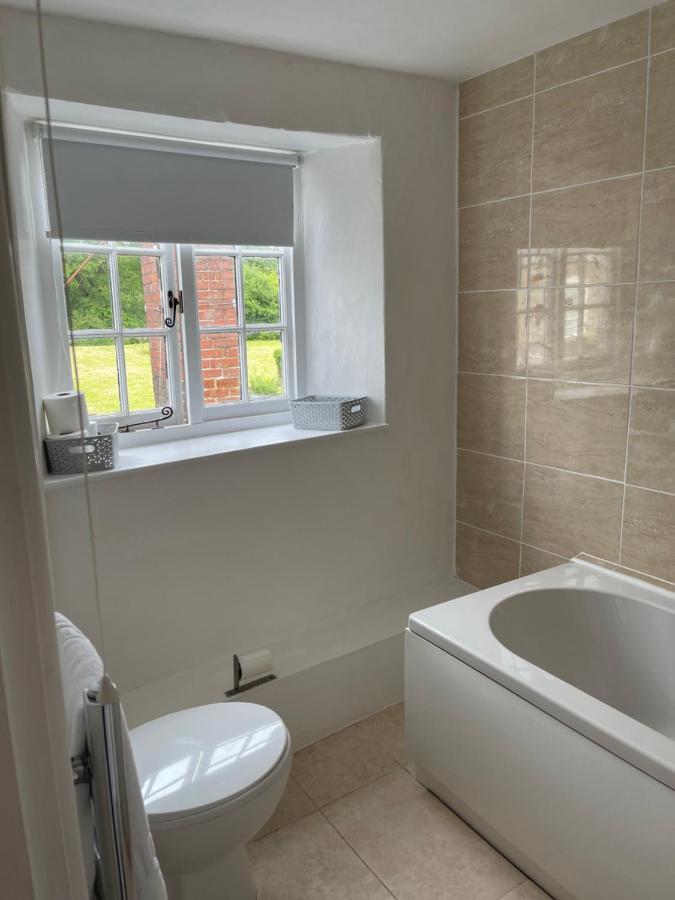 Red Lion Inn Sidbury Екстер'єр фото