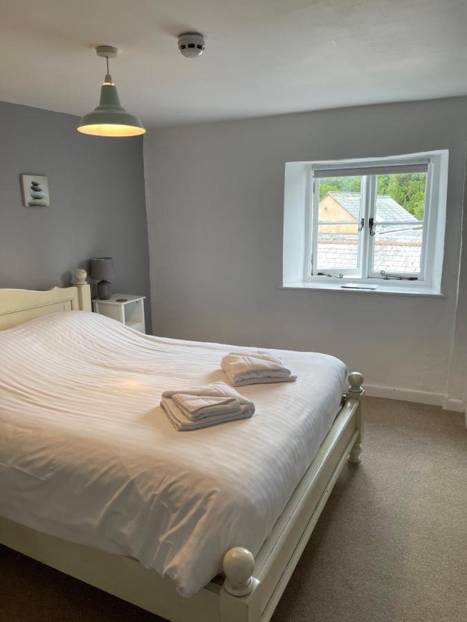 Red Lion Inn Sidbury Екстер'єр фото
