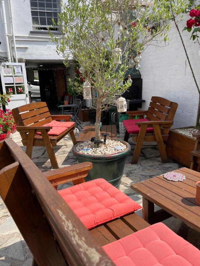 Red Lion Inn Sidbury Екстер'єр фото