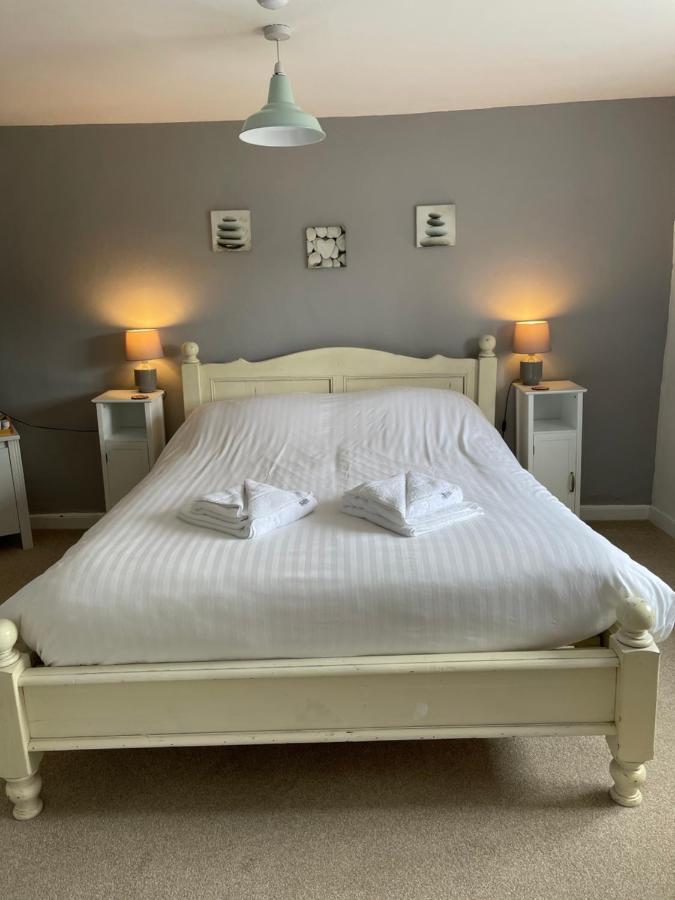 Red Lion Inn Sidbury Екстер'єр фото