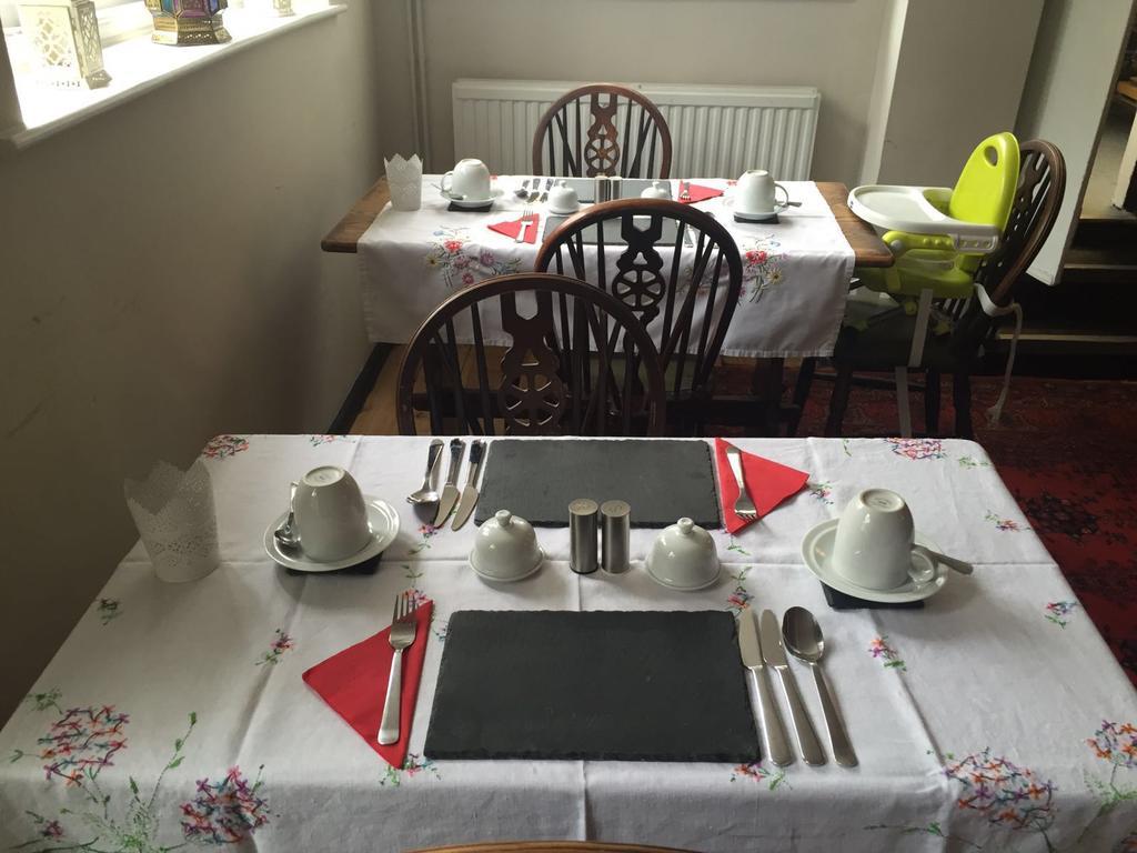 Red Lion Inn Sidbury Екстер'єр фото