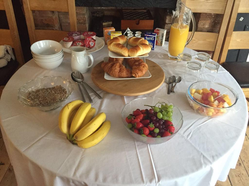 Red Lion Inn Sidbury Екстер'єр фото