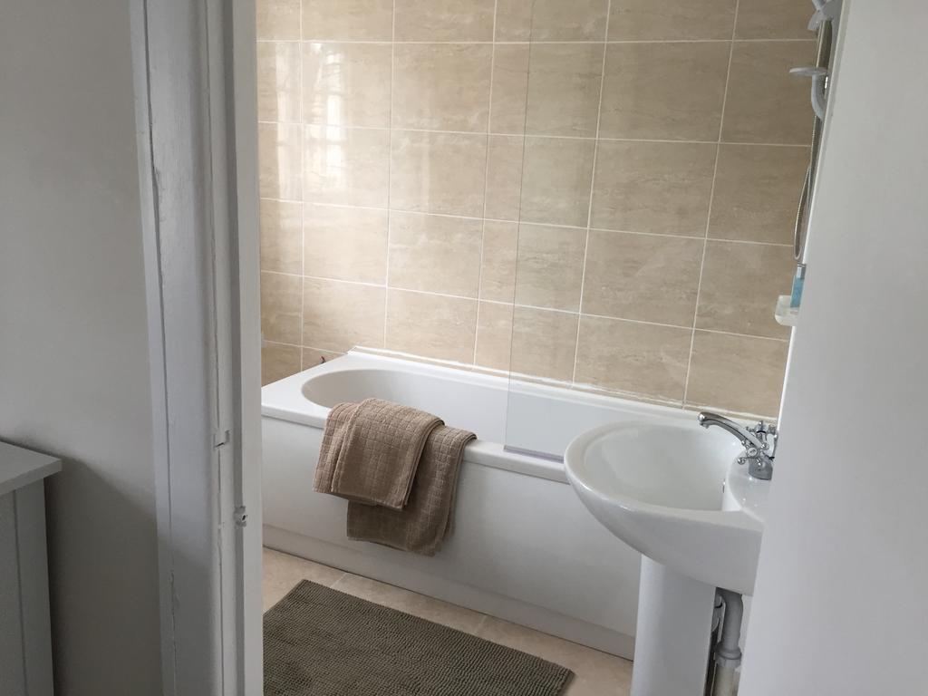Red Lion Inn Sidbury Екстер'єр фото