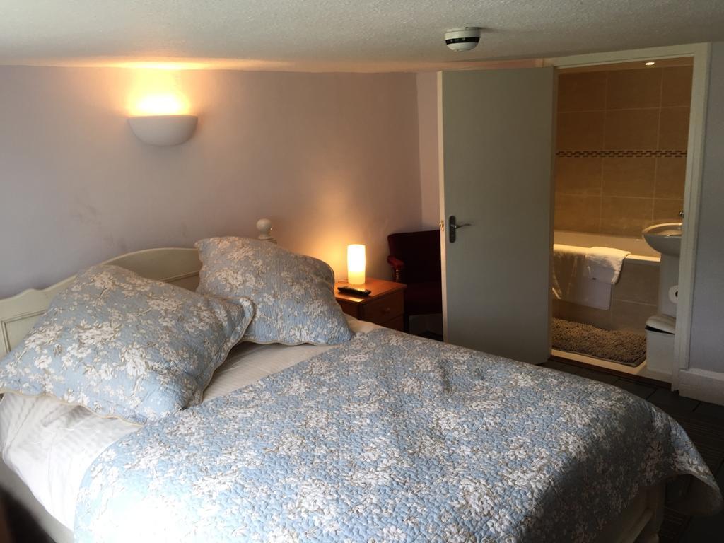 Red Lion Inn Sidbury Екстер'єр фото