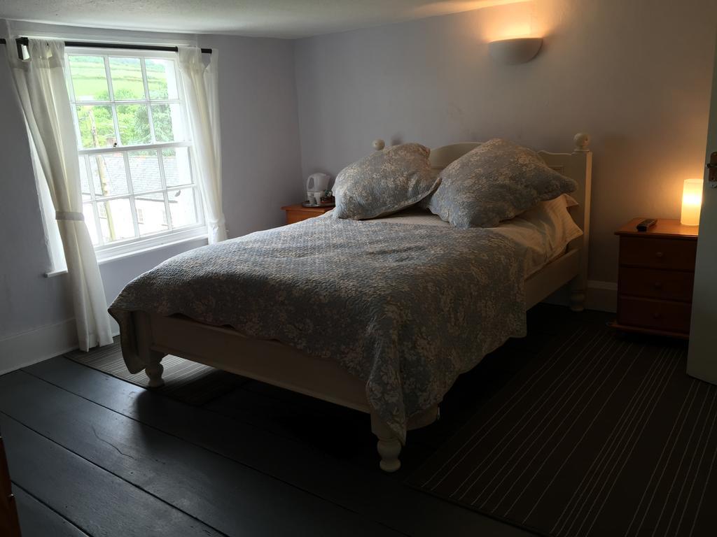 Red Lion Inn Sidbury Екстер'єр фото