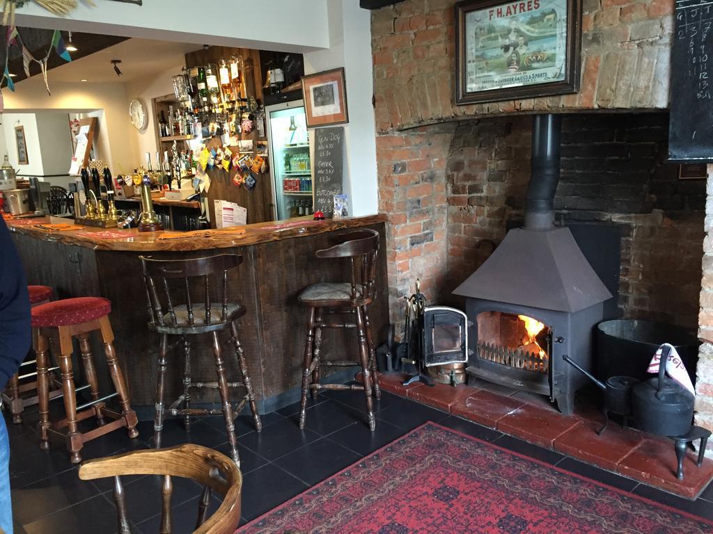 Red Lion Inn Sidbury Екстер'єр фото
