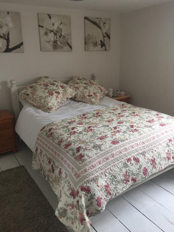 Red Lion Inn Sidbury Екстер'єр фото