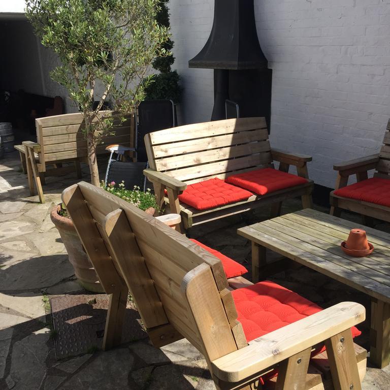 Red Lion Inn Sidbury Екстер'єр фото