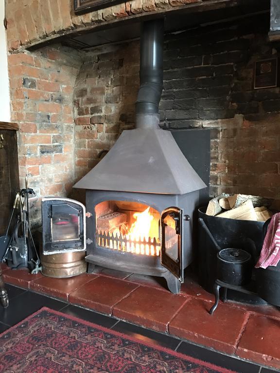 Red Lion Inn Sidbury Екстер'єр фото