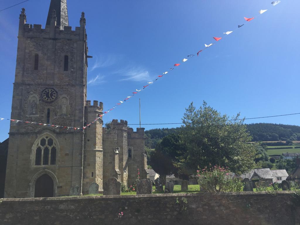Red Lion Inn Sidbury Екстер'єр фото